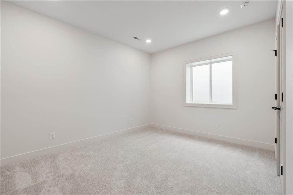 4073 NE Chapel Manor Drive — photo 45