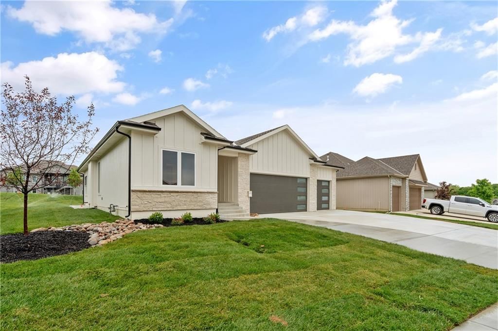 4073 NE Chapel Manor Drive — photo 49