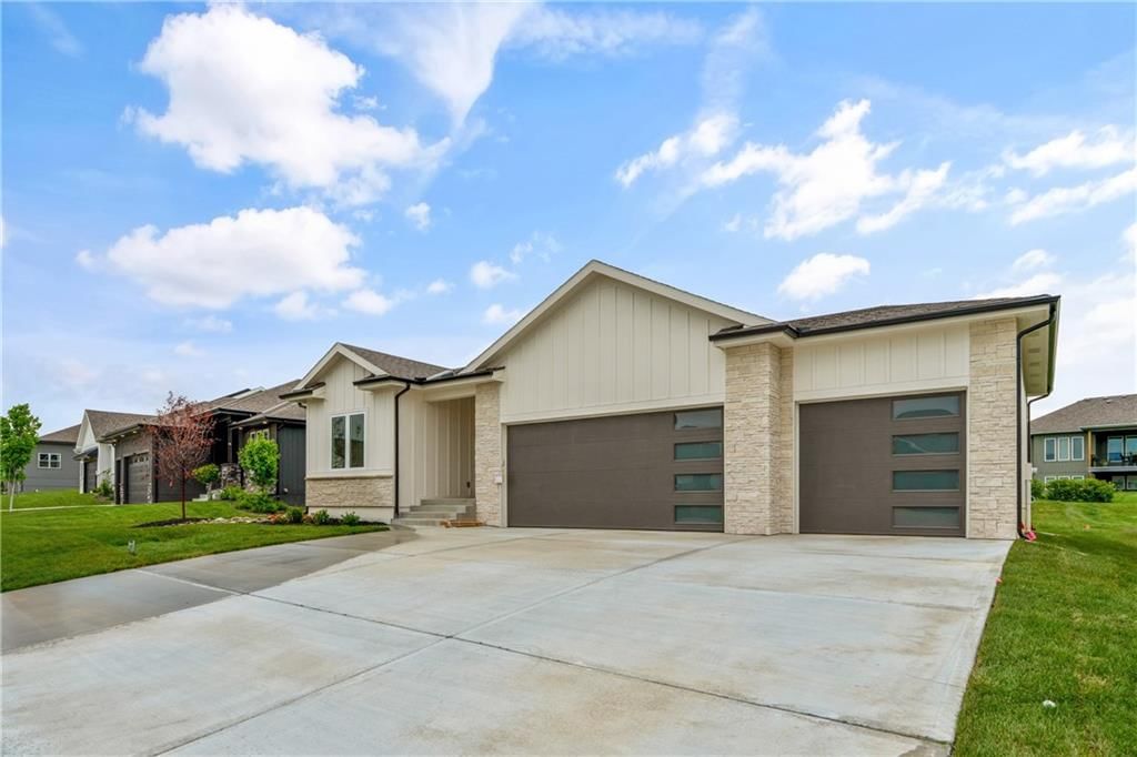 4073 NE Chapel Manor Drive — photo 50