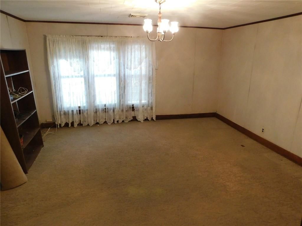 702 W Larch Street — photo 8