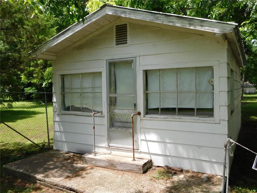 702 W Larch Street — photo 14
