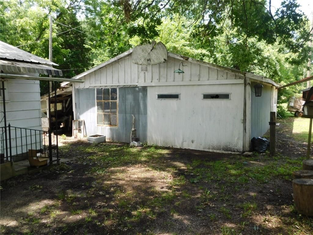 702 W Larch Street — photo 15