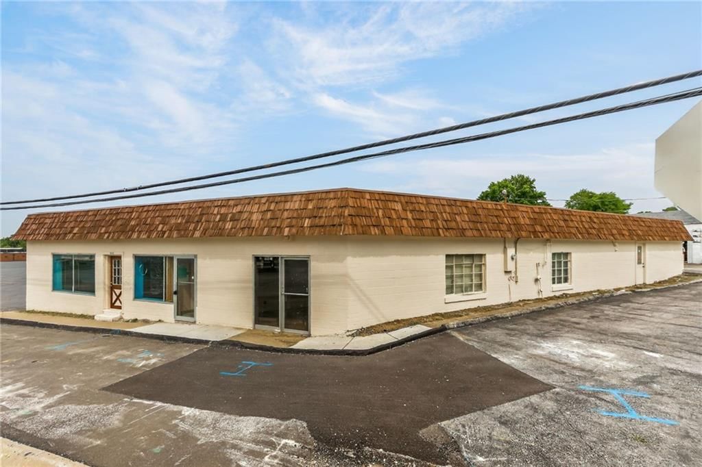 902 W Liberty Drive — photo 1