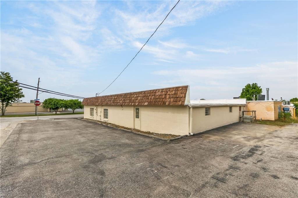902 W Liberty Drive — photo 2