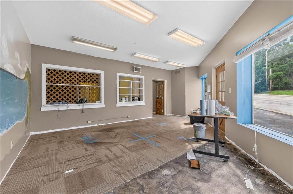 902 W Liberty Drive — photo 3