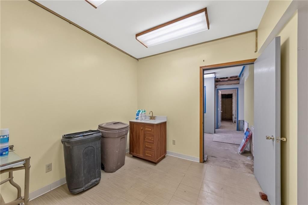 902 W Liberty Drive — photo 4