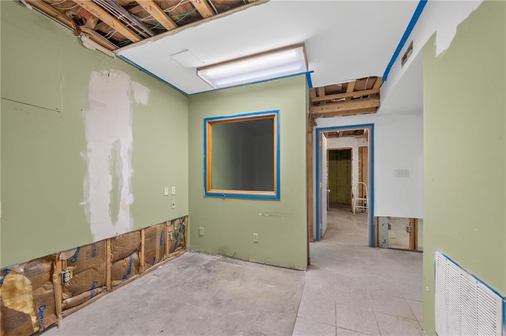 902 W Liberty Drive — photo 5