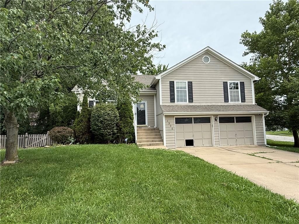 1500 NE Bronze Drive, Lee's Summit, MO