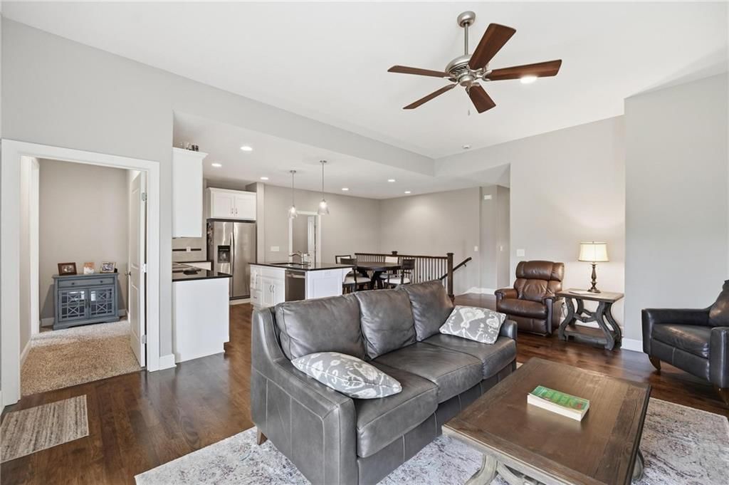 Photo 5 of 51 - 9402 N Bradford Avenue, Kansas City, MO 64154