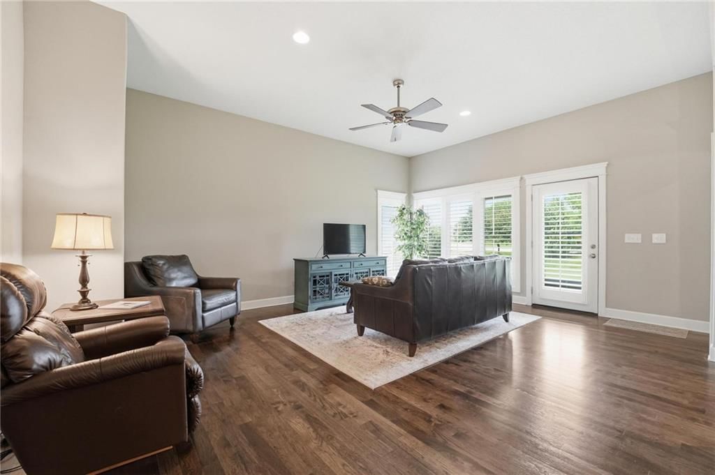 Photo 7 of 51 - 9402 N Bradford Avenue, Kansas City, MO 64154