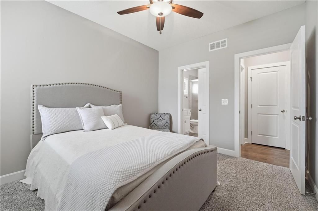 Photo 17 of 51 - 9402 N Bradford Avenue, Kansas City, MO 64154