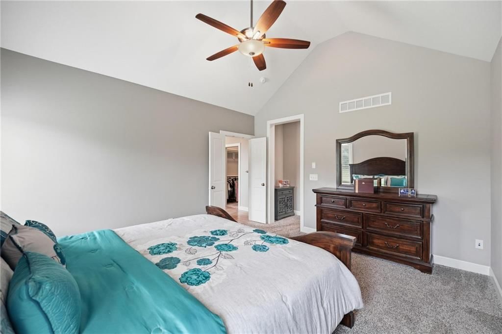 Photo 21 of 51 - 9402 N Bradford Avenue, Kansas City, MO 64154