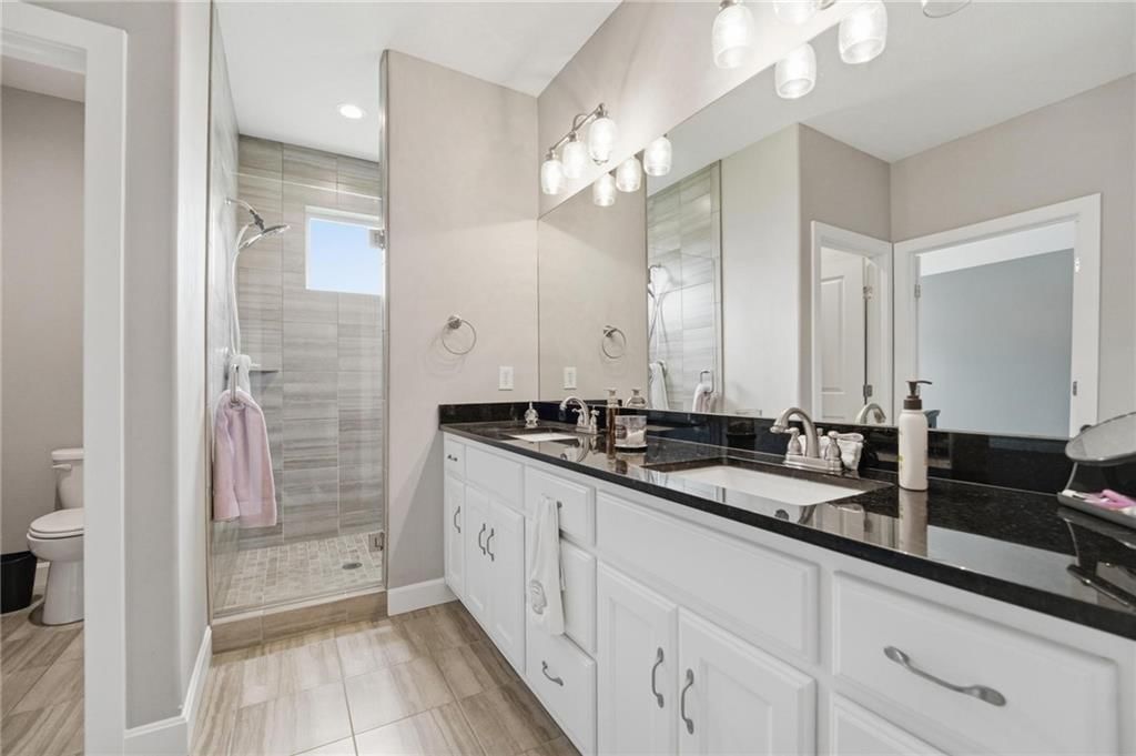 Photo 23 of 51 - 9402 N Bradford Avenue, Kansas City, MO 64154