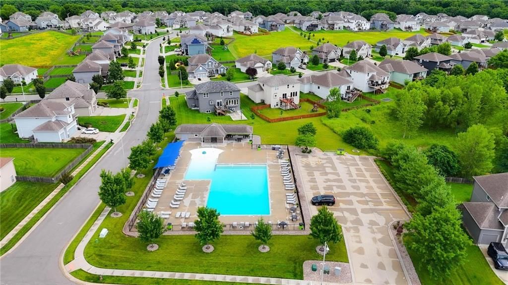 Photo 43 of 51 - 9402 N Bradford Avenue, Kansas City, MO 64154