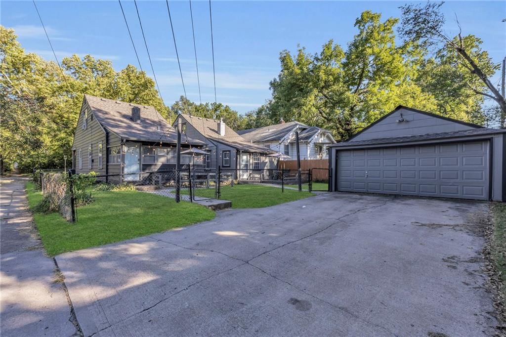 4202 Bell Street — photo 47