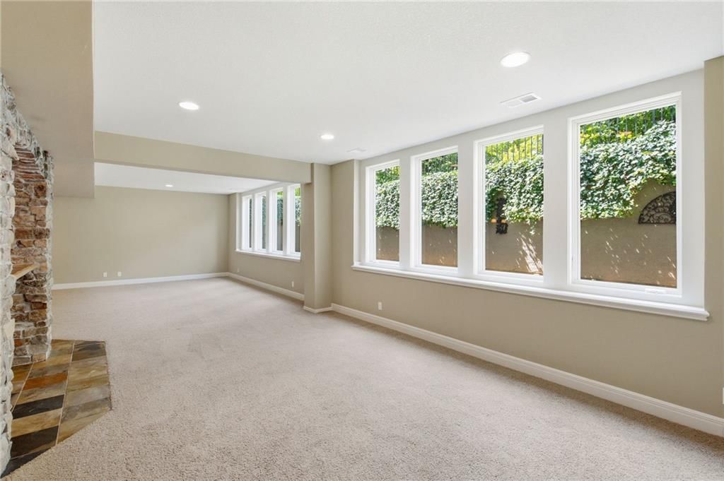 15212 Fontana Street — photo 37