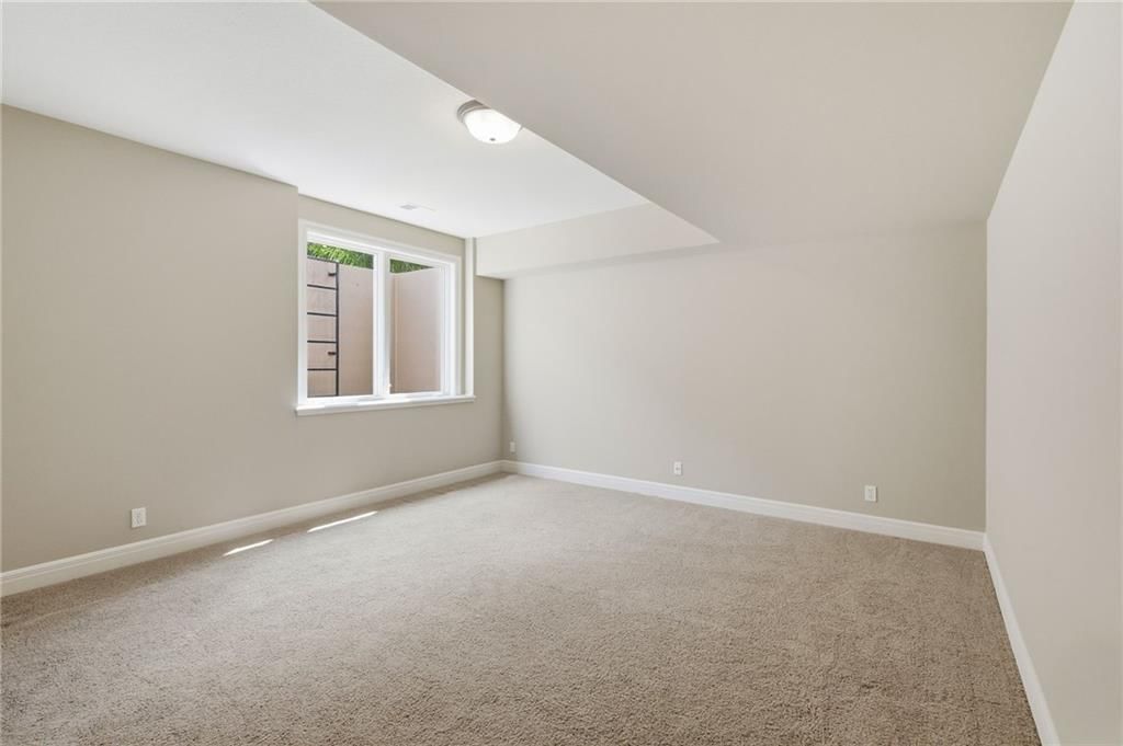 15212 Fontana Street — photo 39