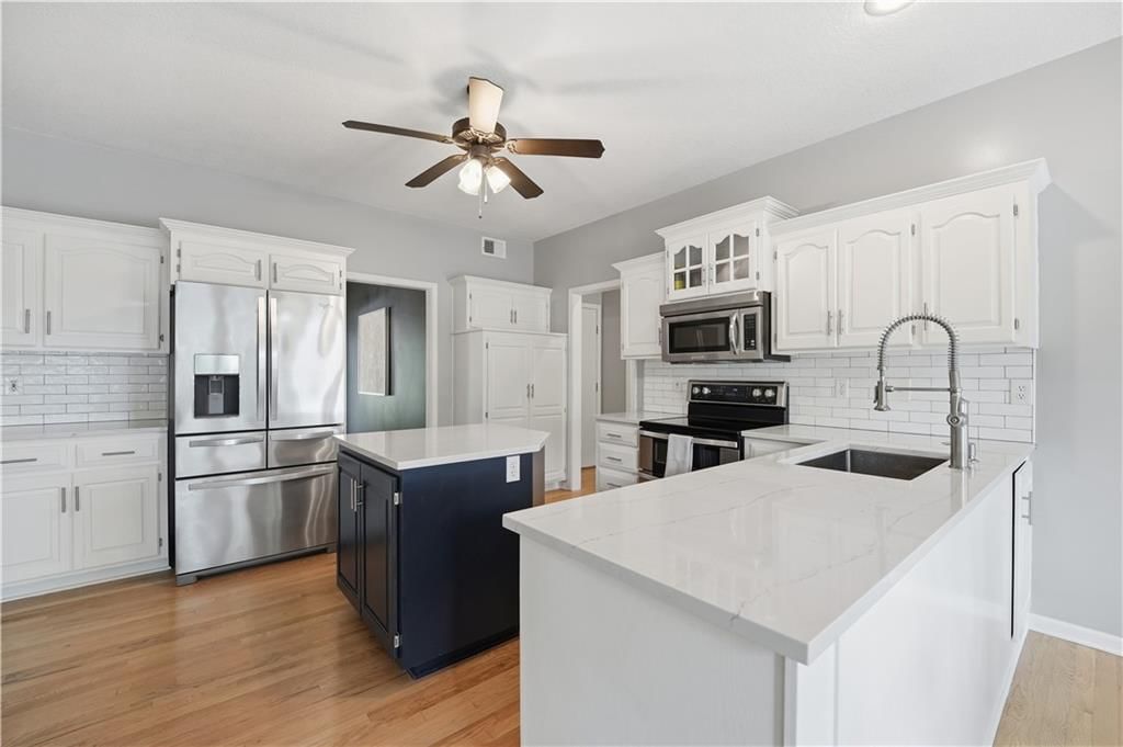 5114 W 156th Street — photo 2