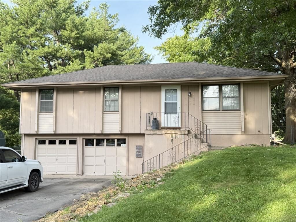 10719 N McGee Street, Kansas City, MO