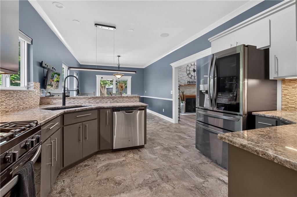 1084 W Cothrell Street — photo 11