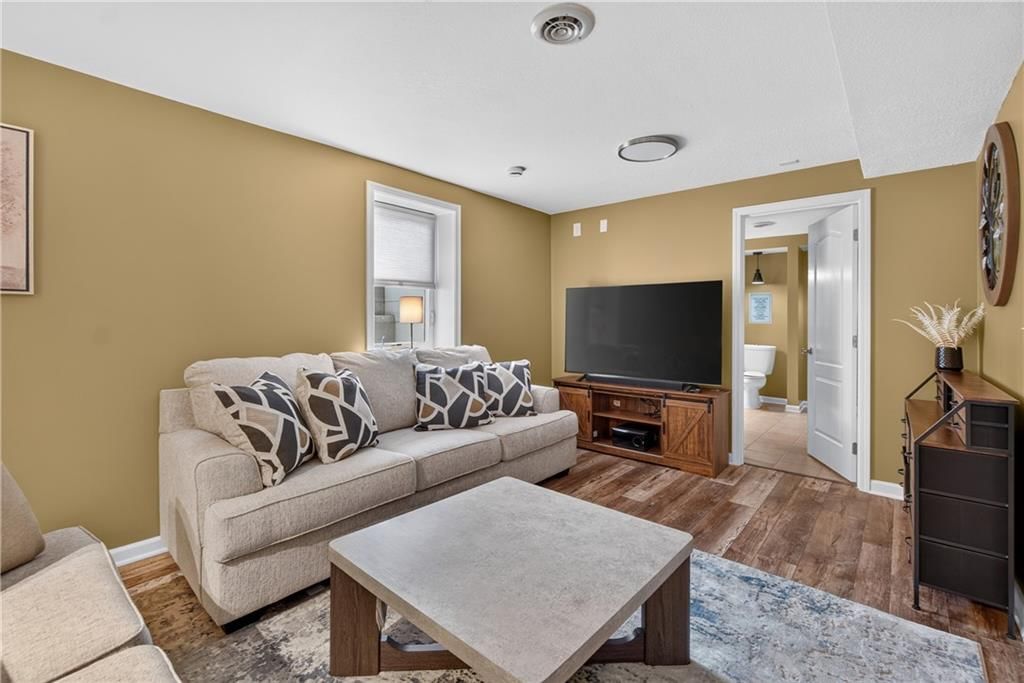 1084 W Cothrell Street — photo 27