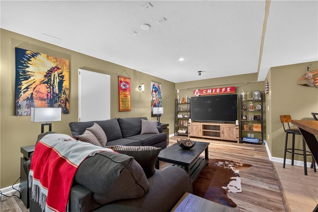 1084 W Cothrell Street — photo 36