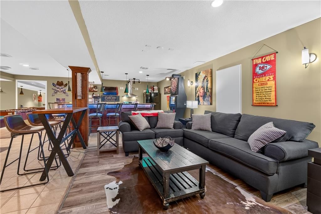 1084 W Cothrell Street — photo 37