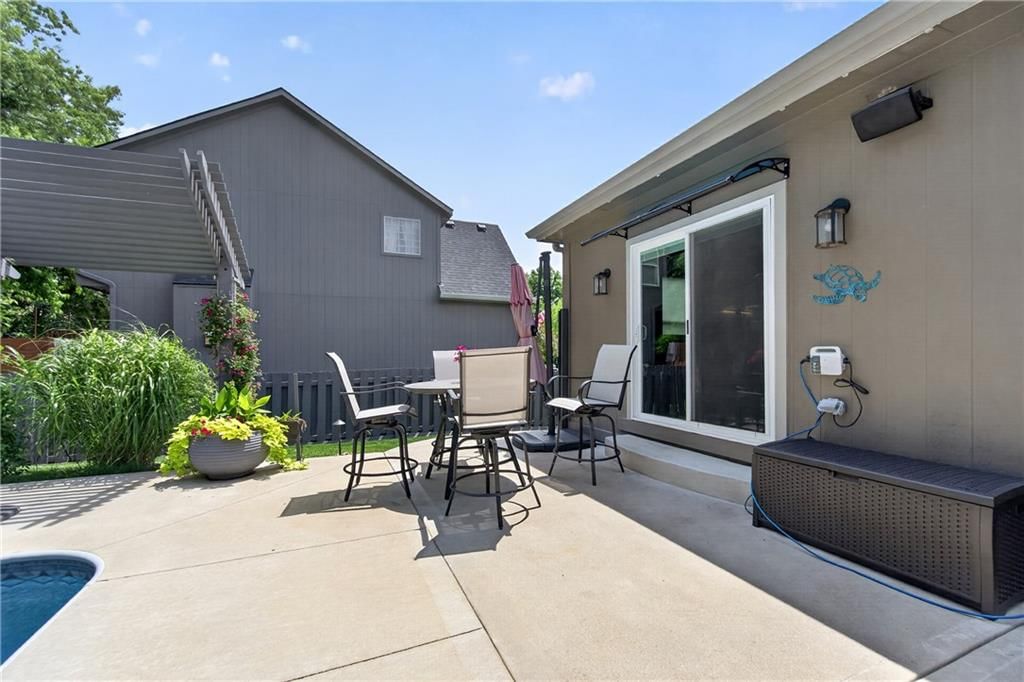 1084 W Cothrell Street — photo 42
