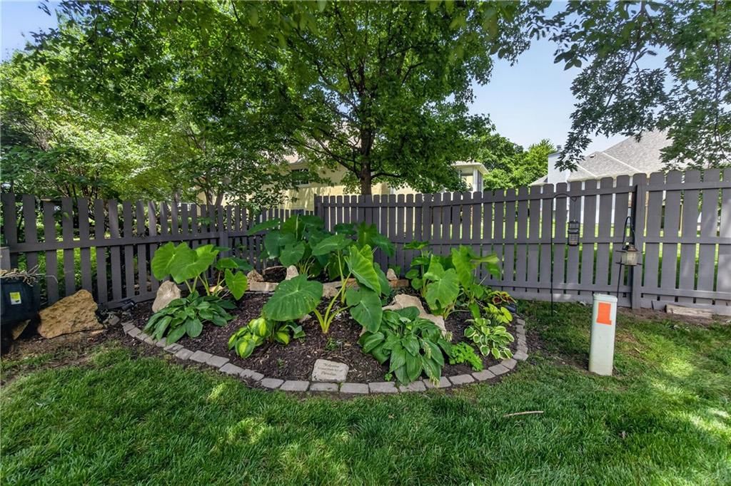 1084 W Cothrell Street — photo 46