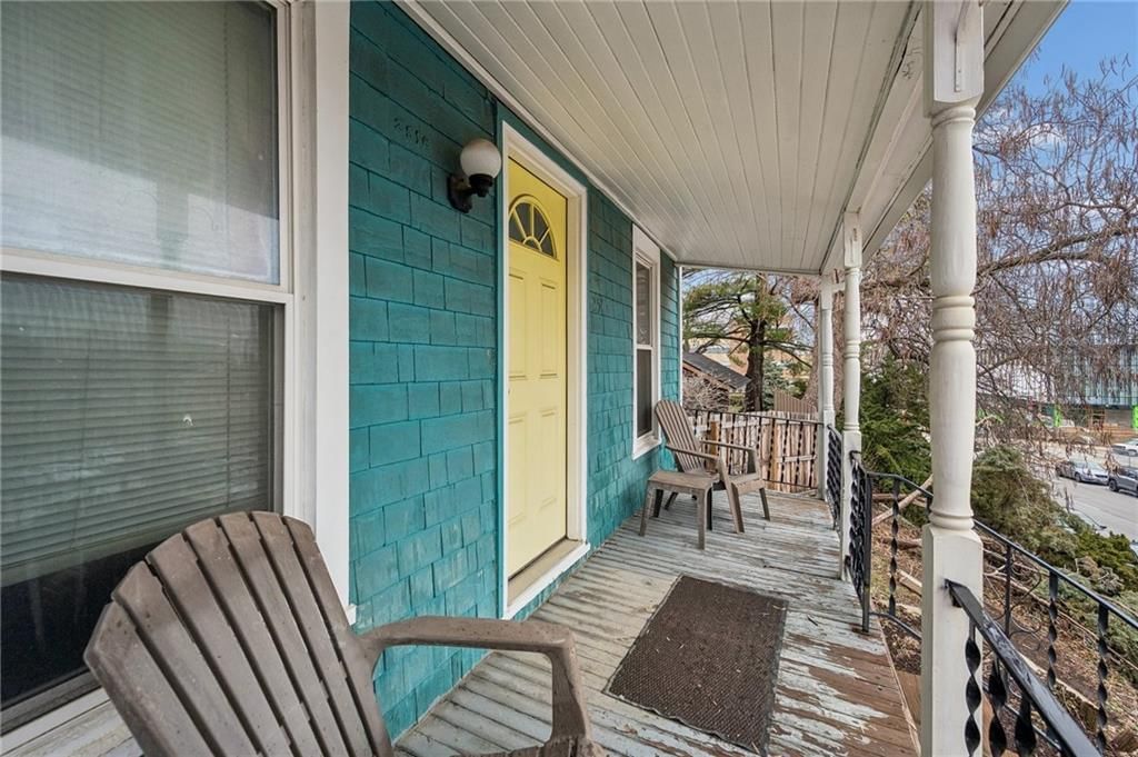 2516 Charlotte Street — photo 2