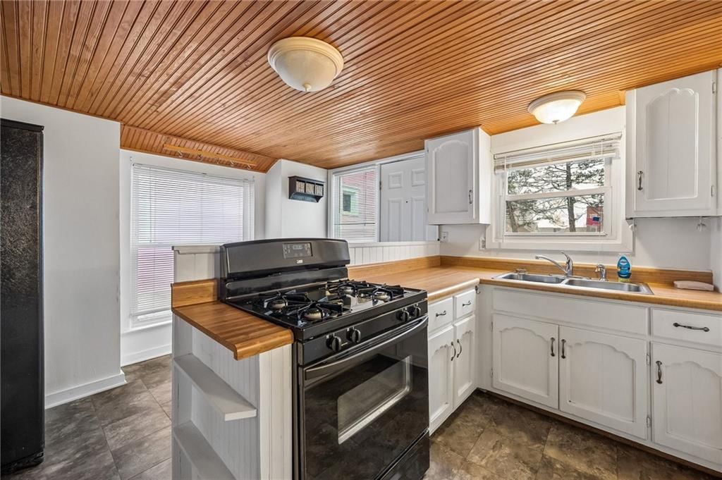2516 Charlotte Street — photo 9