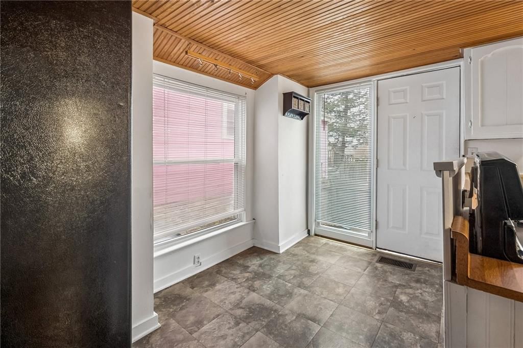 2516 Charlotte Street — photo 12