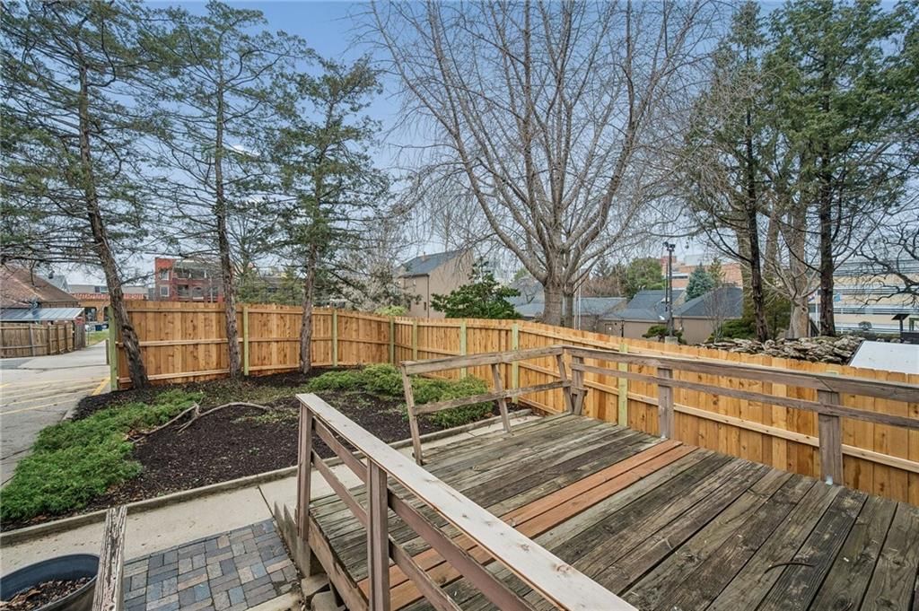 2516 Charlotte Street — photo 23