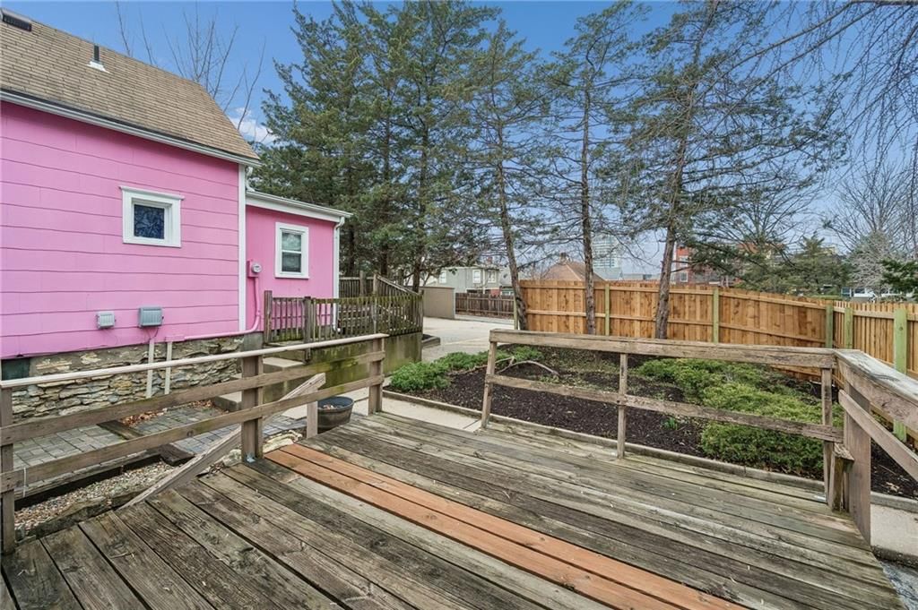 2516 Charlotte Street — photo 24