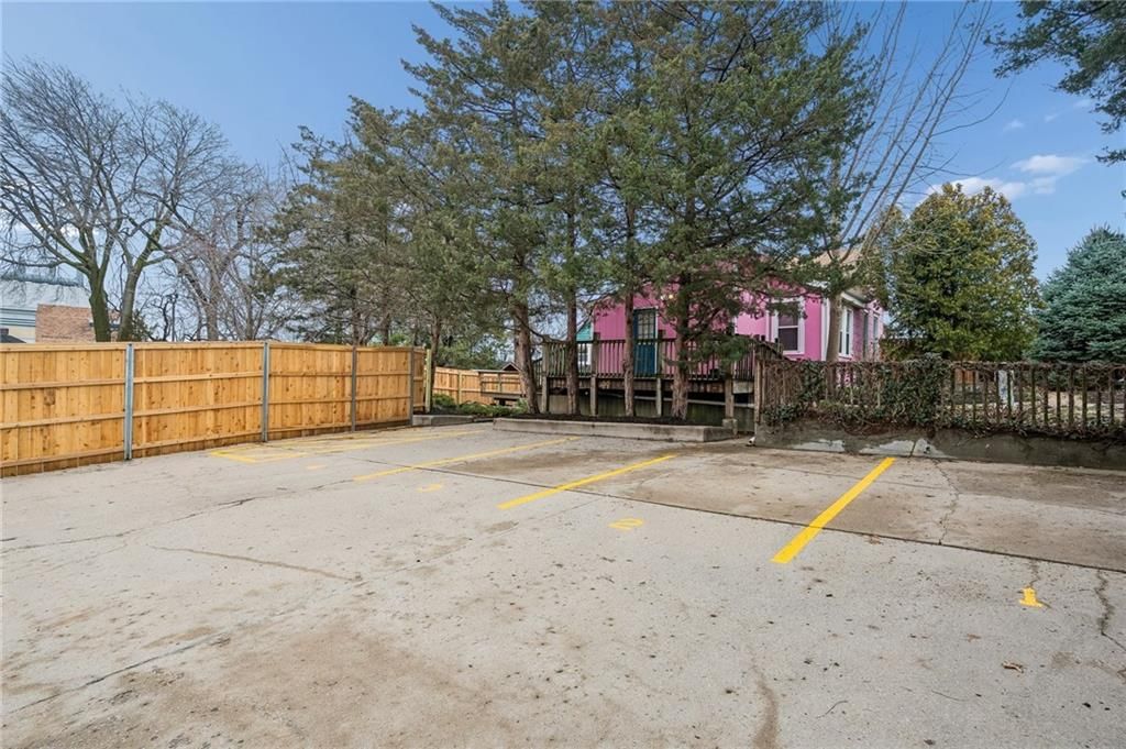 2516 Charlotte Street — photo 26