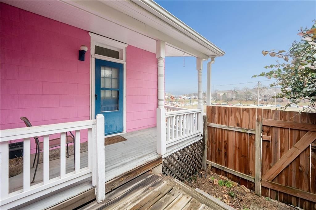 2518 Charlotte Street — photo 2
