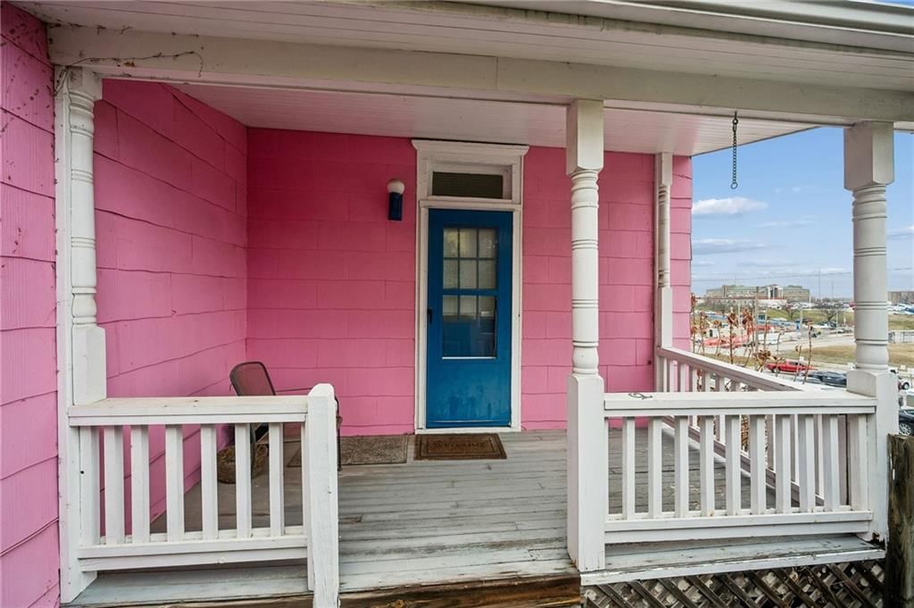 2518 Charlotte Street — photo 3