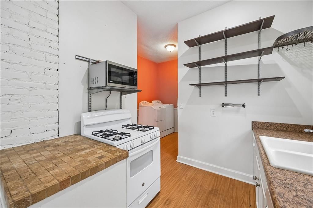 2518 Charlotte Street — photo 9