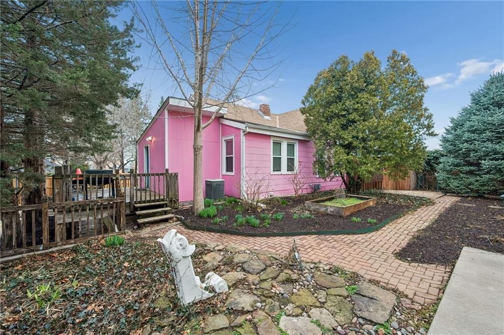 2518 Charlotte Street — photo 24