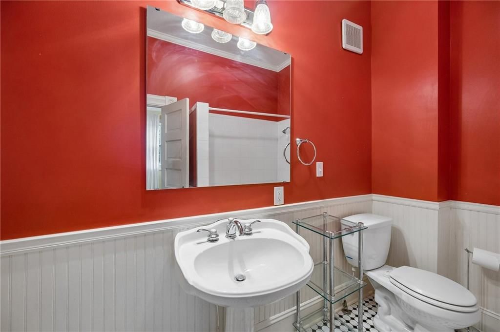 2522 Charlotte Street — photo 7