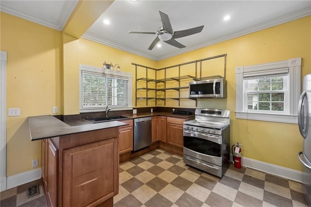 2522 Charlotte Street — photo 9