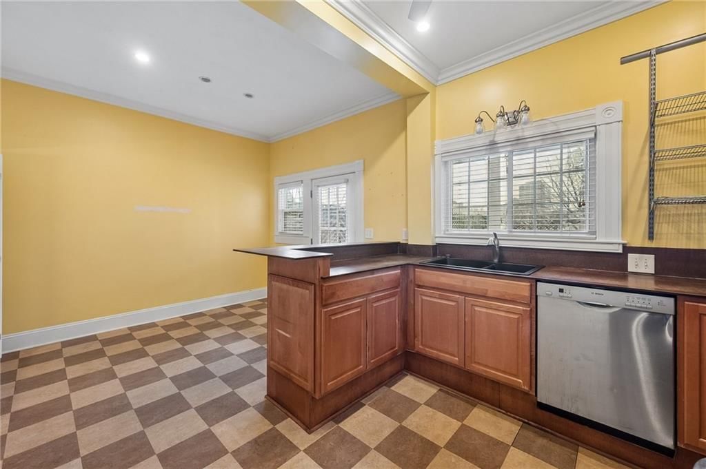 2522 Charlotte Street — photo 10