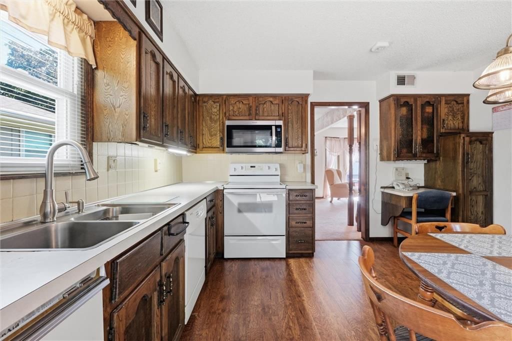 2728 Queen Ridge Drive — photo 13