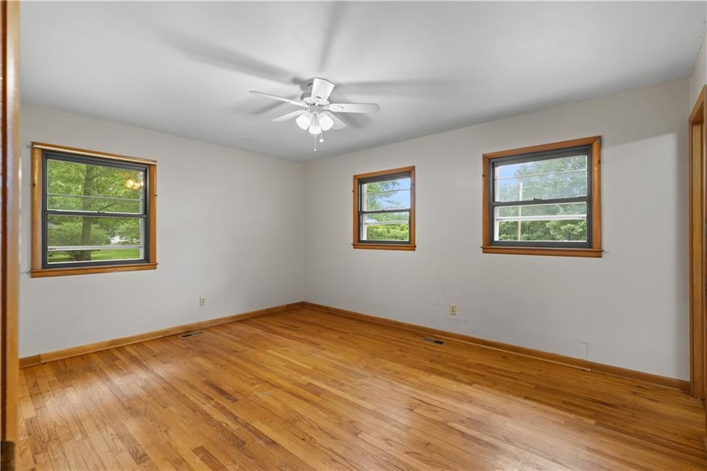 Photo 8 of 21 - 17029 Springdale Road, Leavenworth, KS 66048