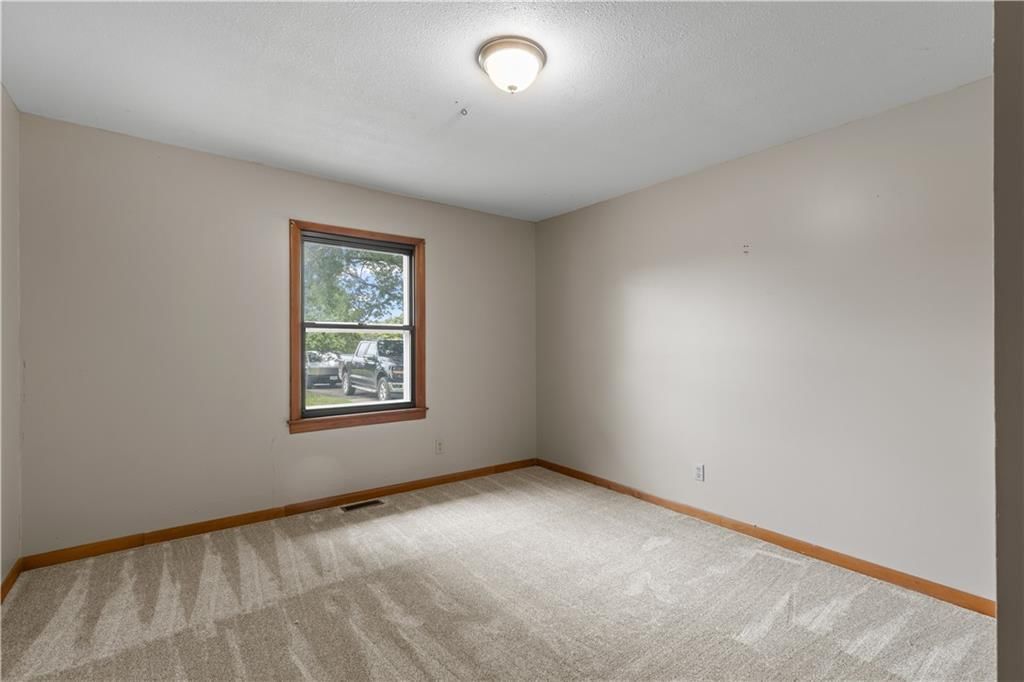 Carpet at 17029 Springdale Road, Leavenworth, KS 66048