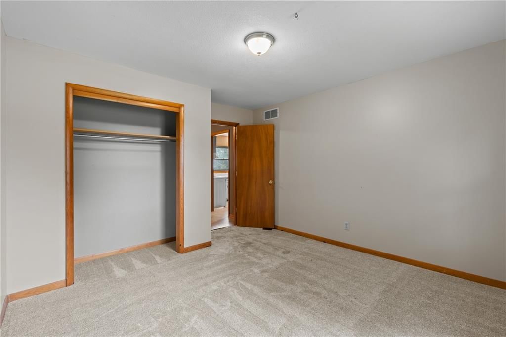 Photo 12 of 21 - 17029 Springdale Road, Leavenworth, KS 66048