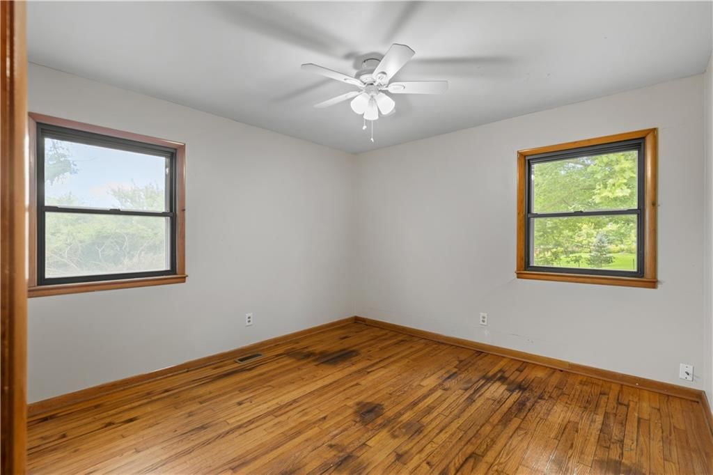 Photo 13 of 21 - 17029 Springdale Road, Leavenworth, KS 66048