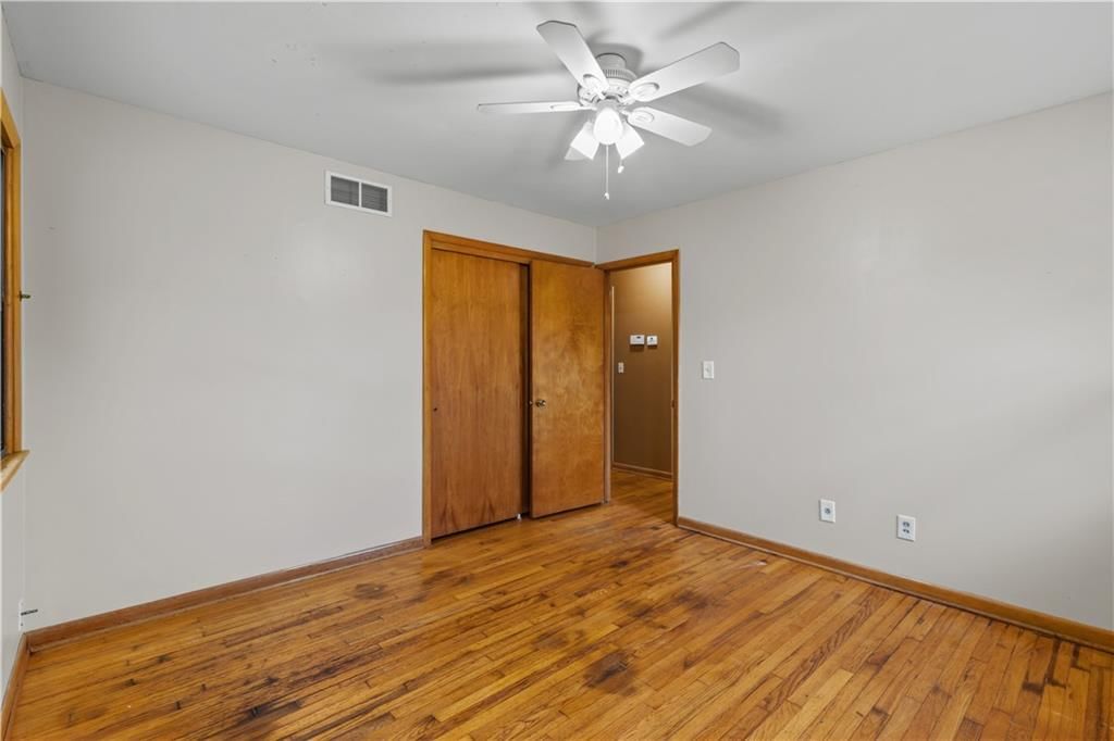 Photo 14 of 21 - 17029 Springdale Road, Leavenworth, KS 66048