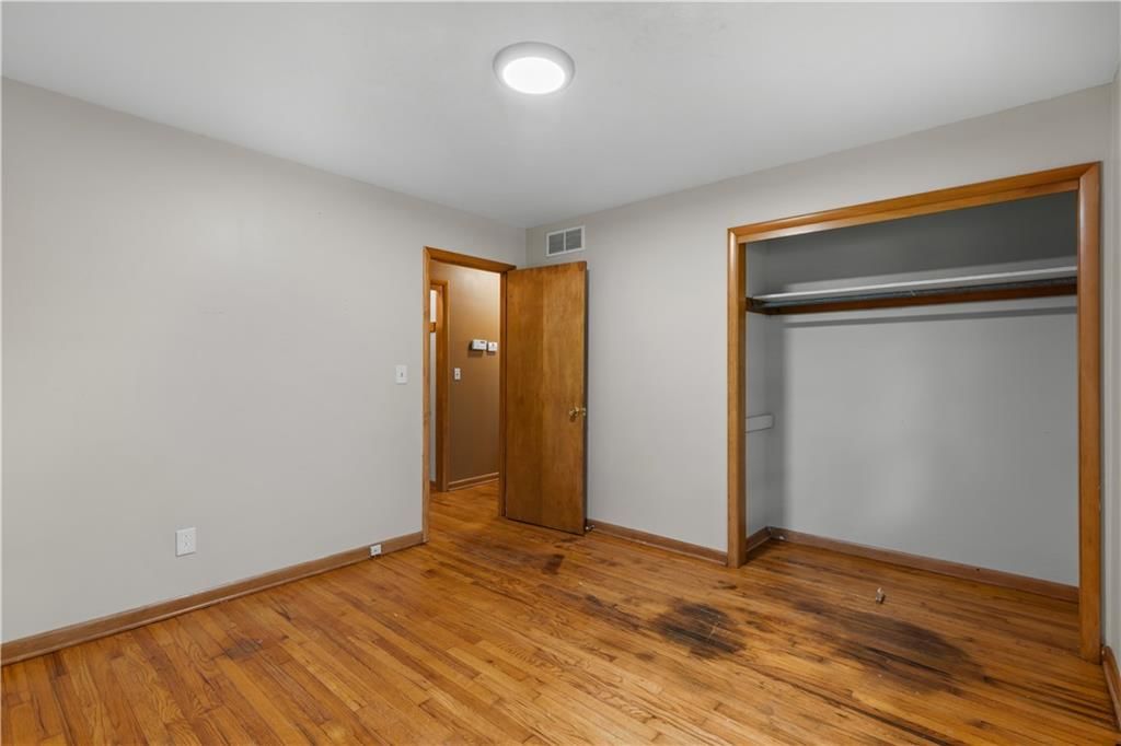 Photo 17 of 21 - 17029 Springdale Road, Leavenworth, KS 66048