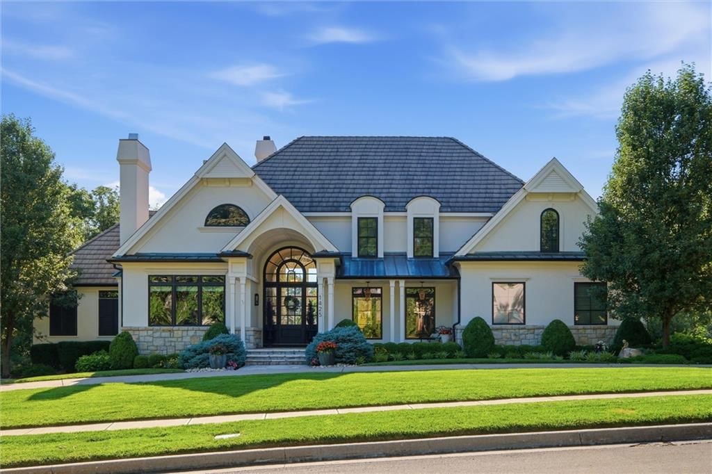 Photo 4 of 98 - 1425 Woodbury Drive, Liberty, MO 64068